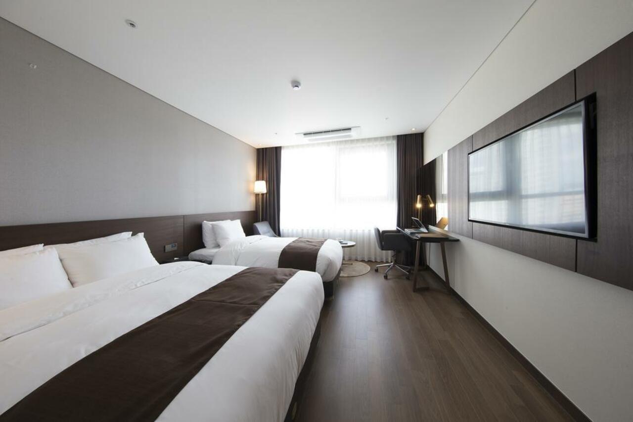 Hotel Ramada By Wyndham Daejeon Exterior foto