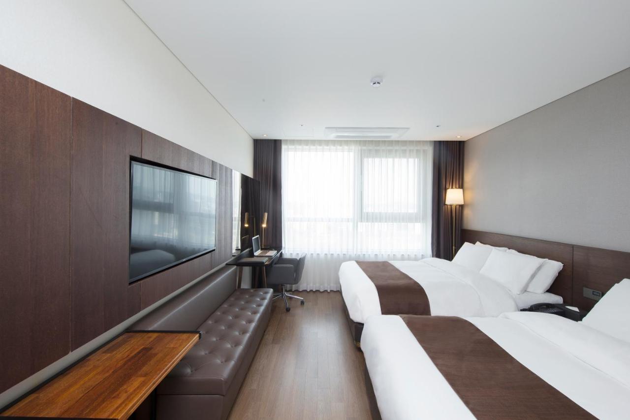 Hotel Ramada By Wyndham Daejeon Exterior foto