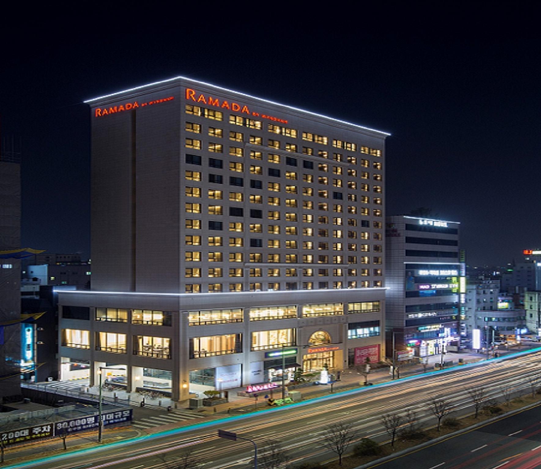 Hotel Ramada By Wyndham Daejeon Exterior foto