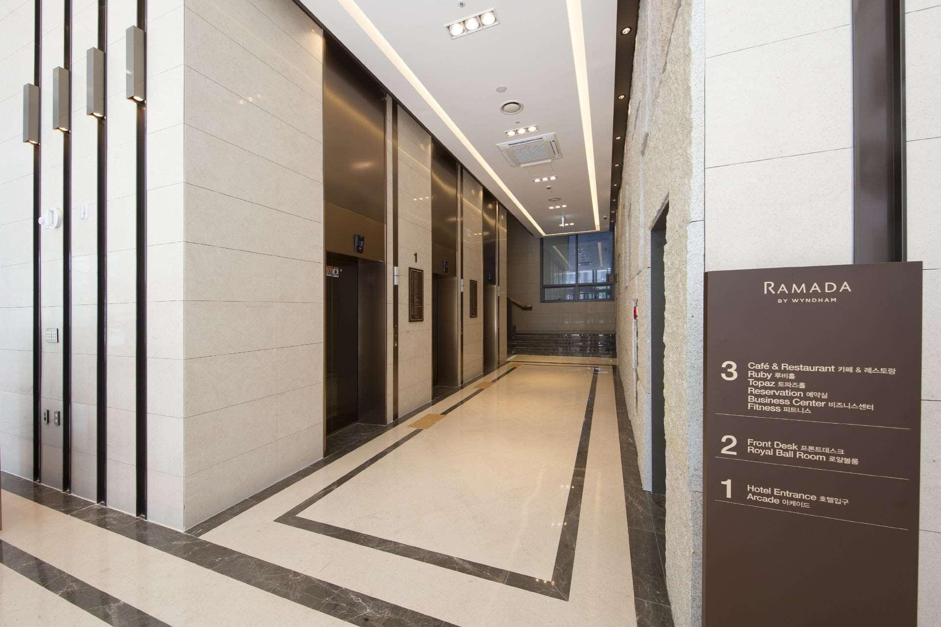Hotel Ramada By Wyndham Daejeon Exterior foto