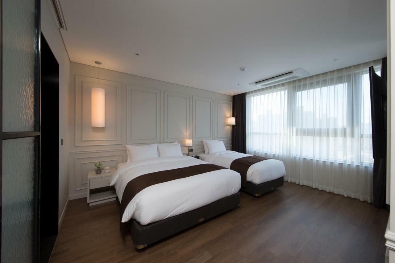 Hotel Ramada By Wyndham Daejeon Exterior foto